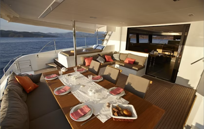 Diamond morning cruise in Santorini